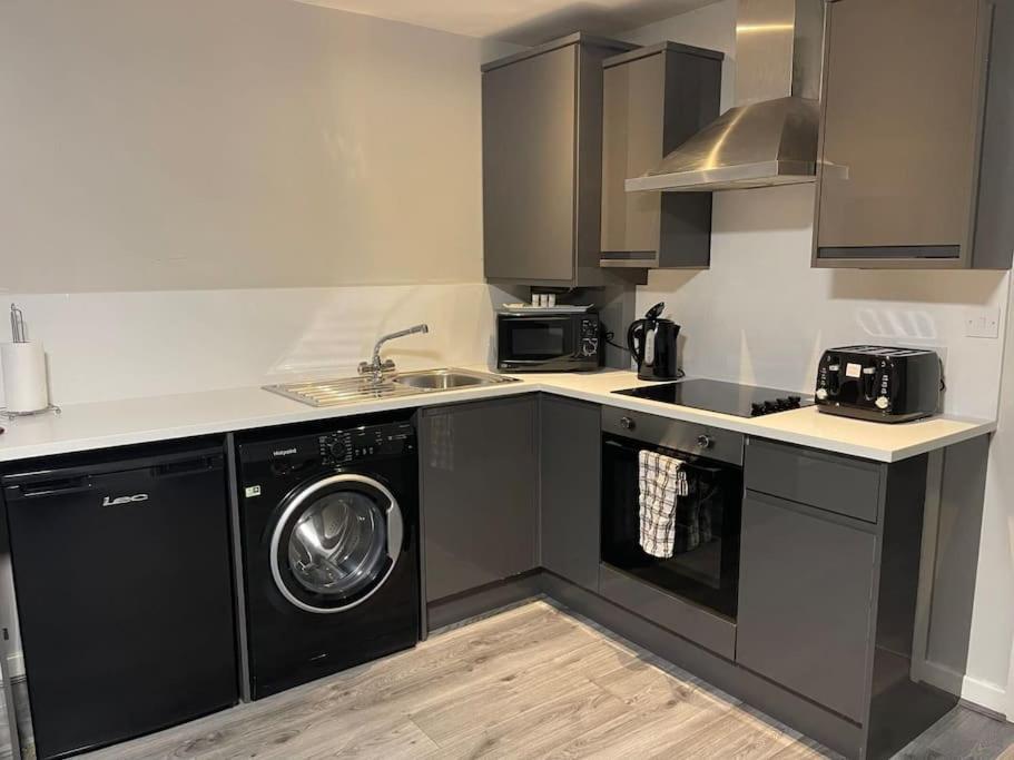 Hosted By Ryan - 2 Bedroom Apartment Liverpool Buitenkant foto